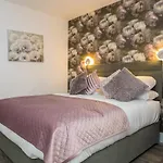 Clara\'S Cots